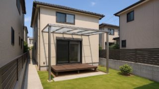 【調布市】テラス屋根の工事相場|ありがちな後悔とその防ぎ方 調布市の戸建て外構に施工されたテラス屋根のイメージ