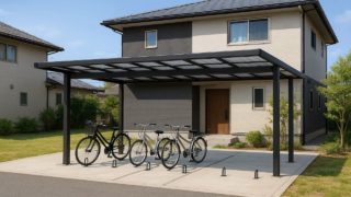 【防府市】サイクルポート費用の違い|雨樋・排水で汚れを最小化 防府市の戸建て外構に施工されたサイクルポートのイメージ
