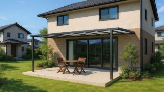 岡崎市の戸建て外構に施工されたテラス屋根のイメージ